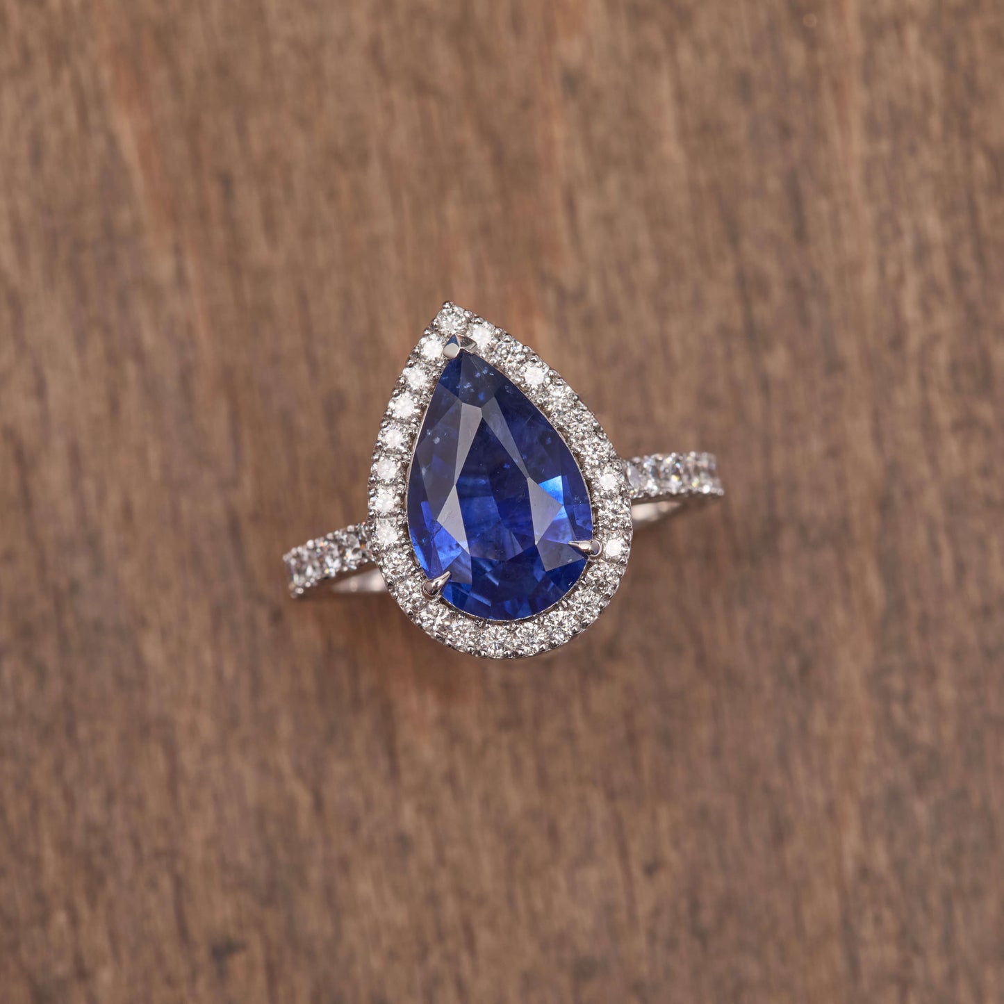 Bague Halo - Saphir Royal Blue 3.41 carats