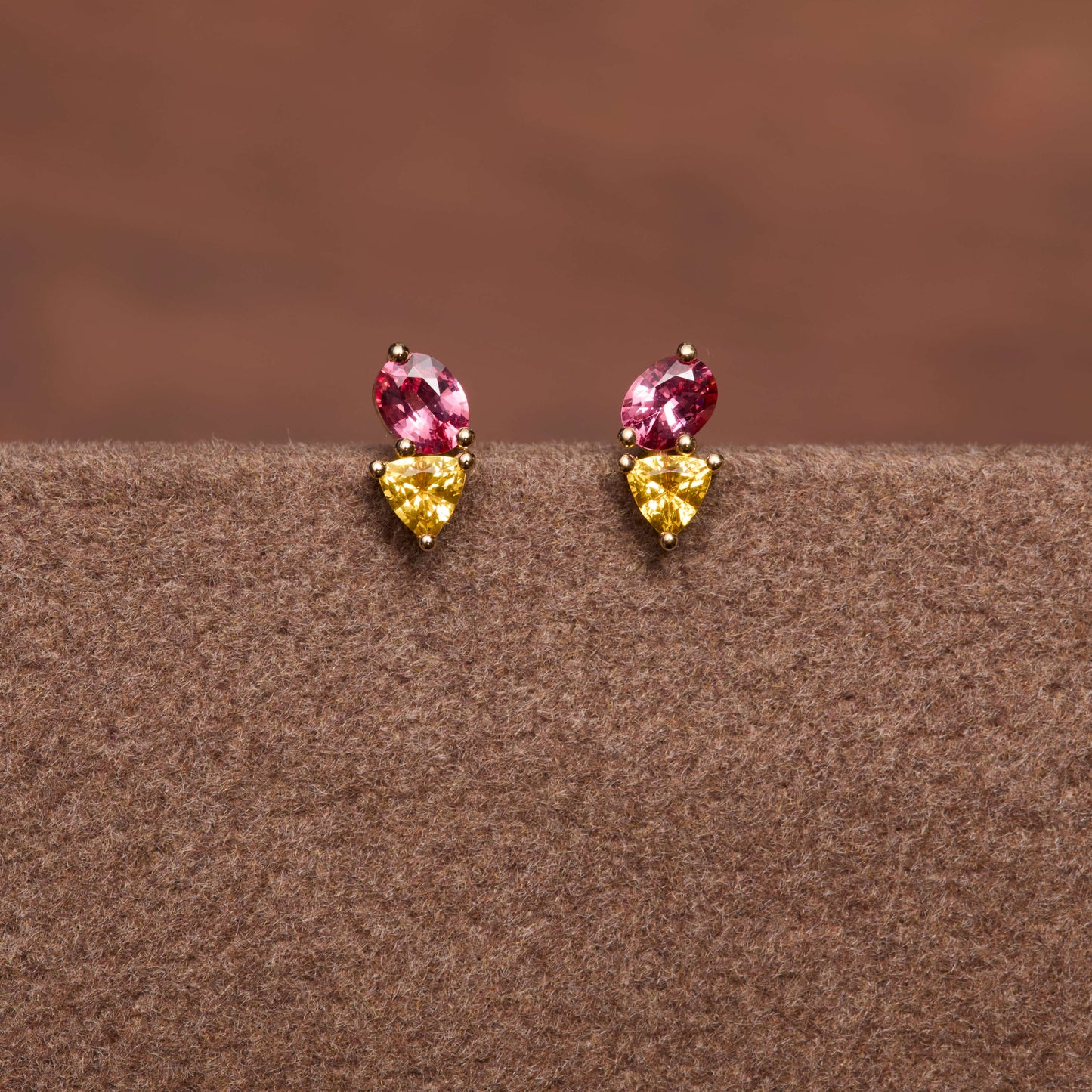 Boucles d'oreilles - Spinelle Mahenge & Saphirs Jaunes 0.67 carats