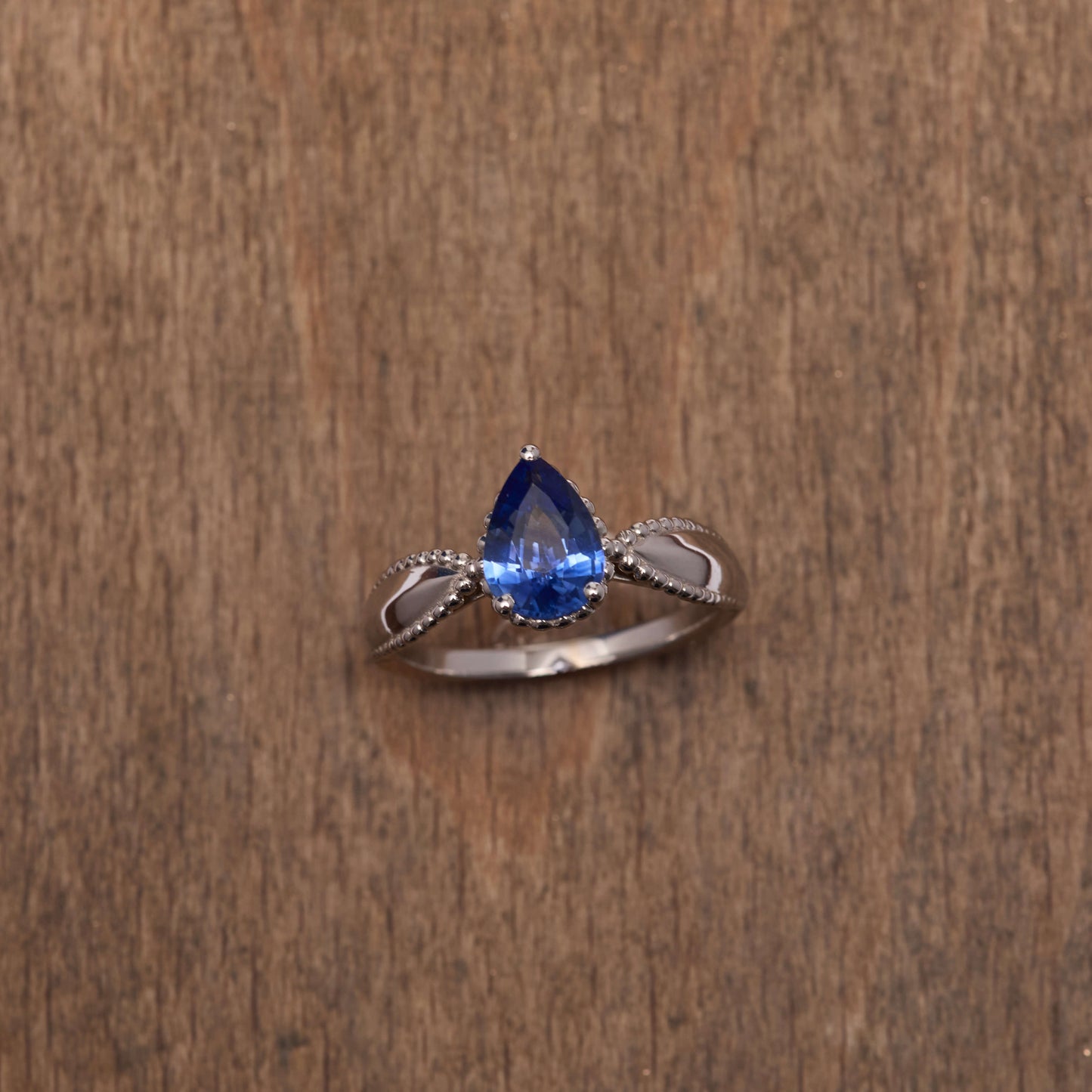 Solitaire Vintage Perlé - Saphir Vivid Blue 1.30 carats