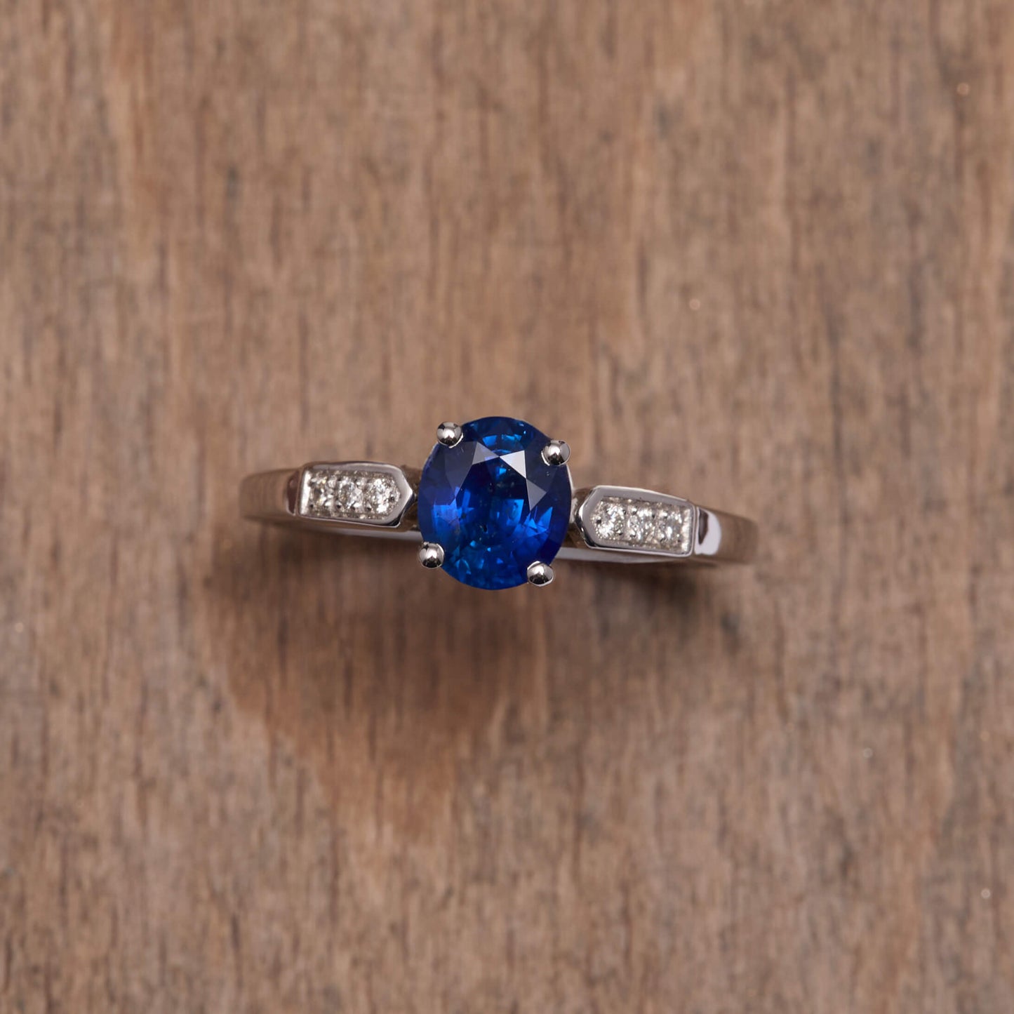 Solitaire accompagné - Saphir Peacock 1.12 carats