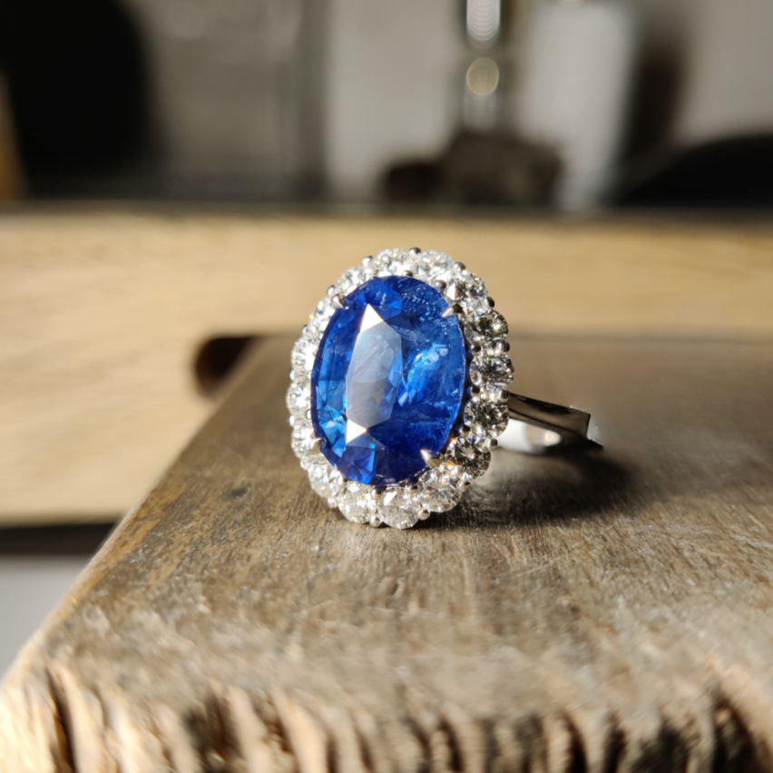 Bague Matara - Saphir Vivid Blue 7.75 carats