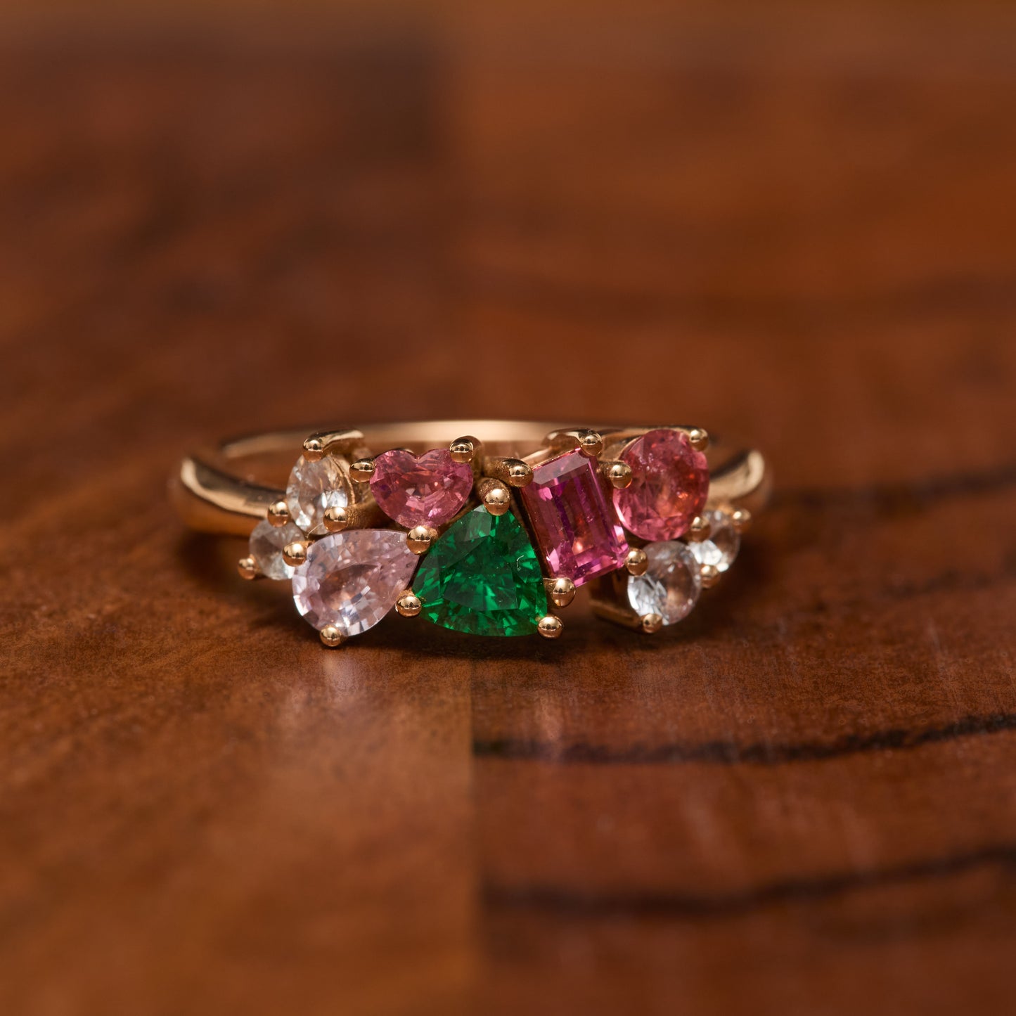 Bague Constellation – Tsavorite, Saphirs & Spinelle Mahenge
