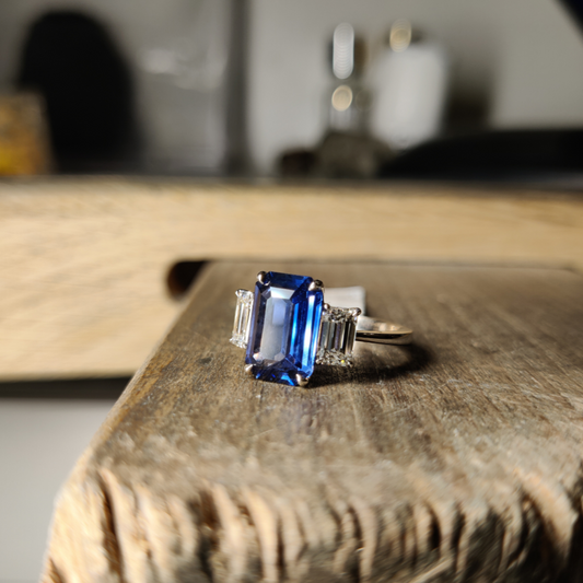 Bague trilogie - Saphir Royal Blue 3.57 carats