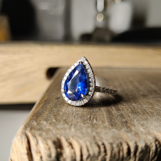 Bague Halo - Saphir Royal Blue 3.41 carats